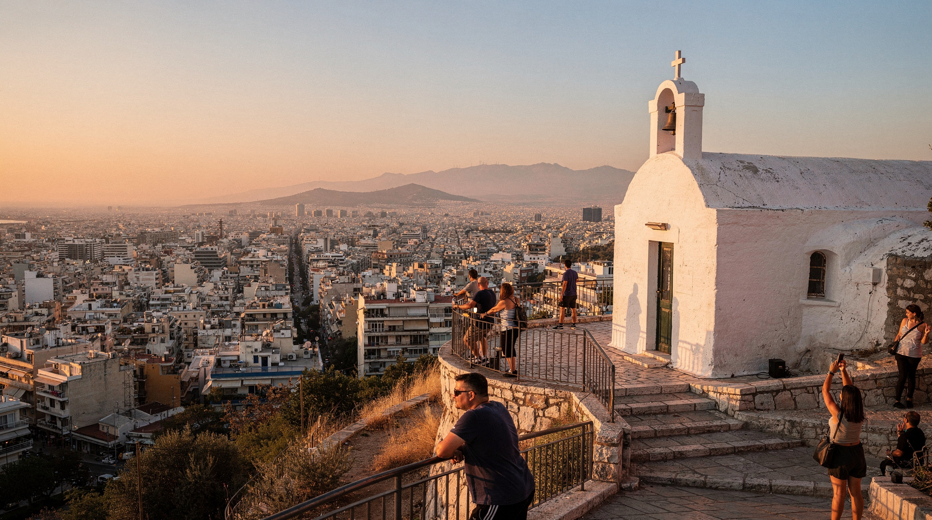 Scalare la Collina di Lycabettus all'alba — Atene prima che si svegli