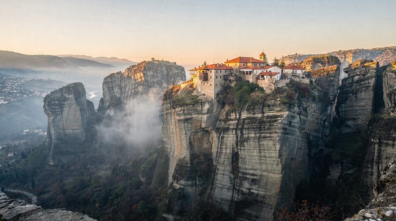 Kalambaka: la città ai piedi delle rocce di Meteora