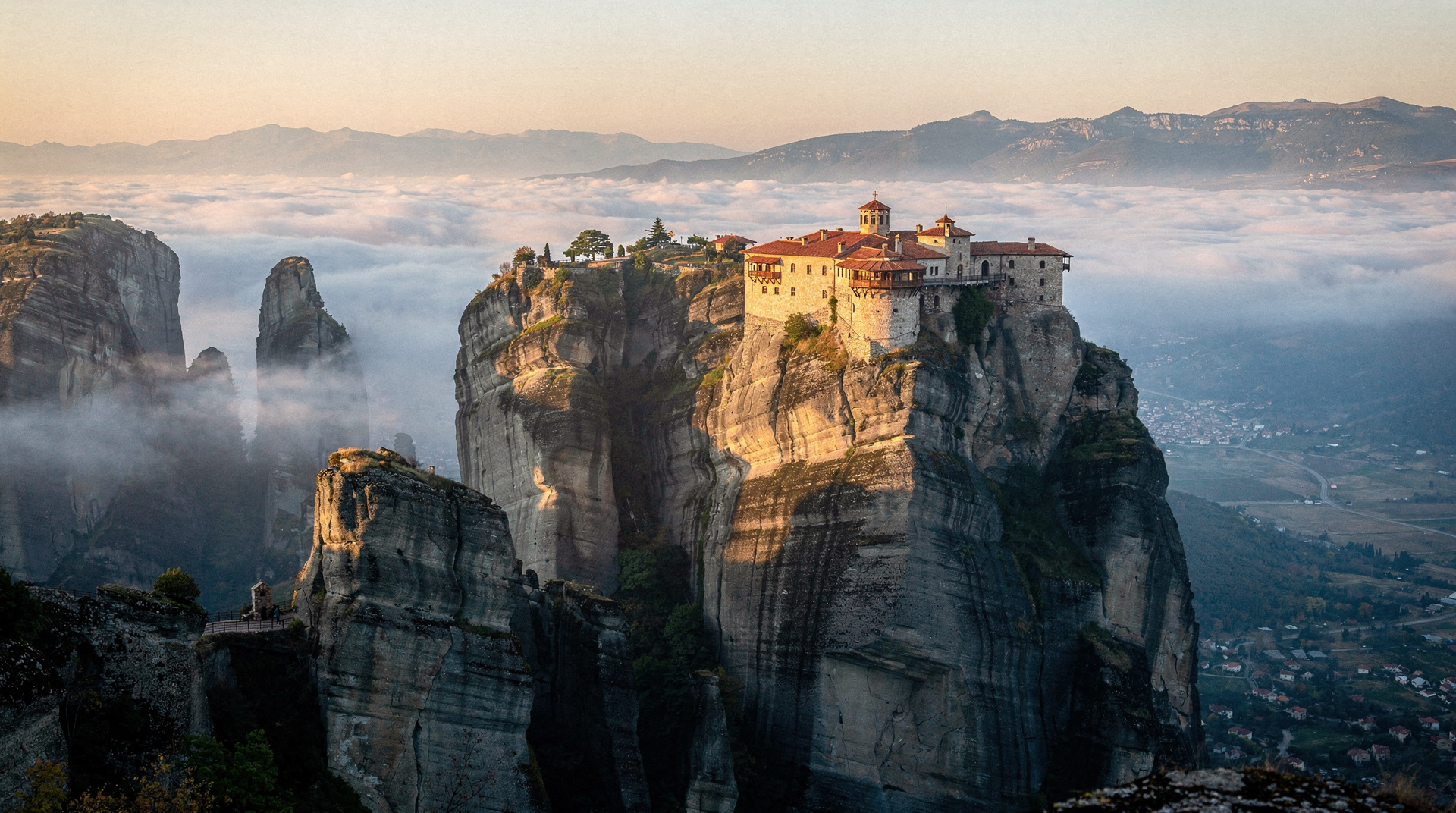 Gita giornaliera a Meteora da Atene: treno, tour o auto